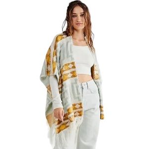 Free People Diamondback Cozy Sweater
Kimono Poncho in Ivory One Size